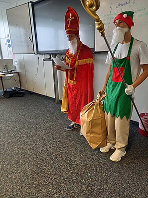 Der Nikolaus besucht die Mittelschule Buchloe